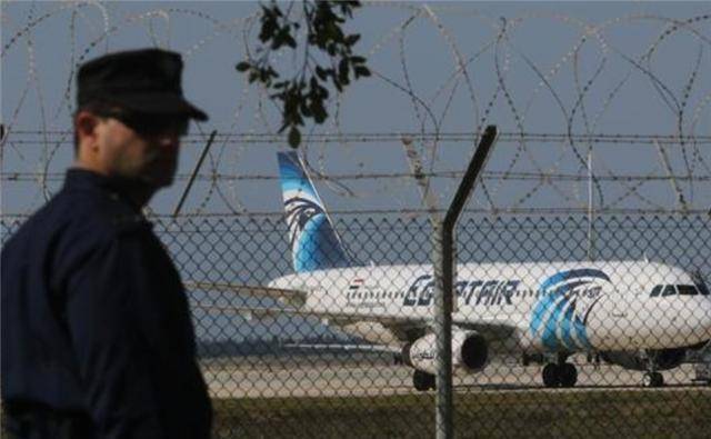 世界上第一起劫机成功的案子发生在1971年,劫匪拿到赎金后从高空跳下