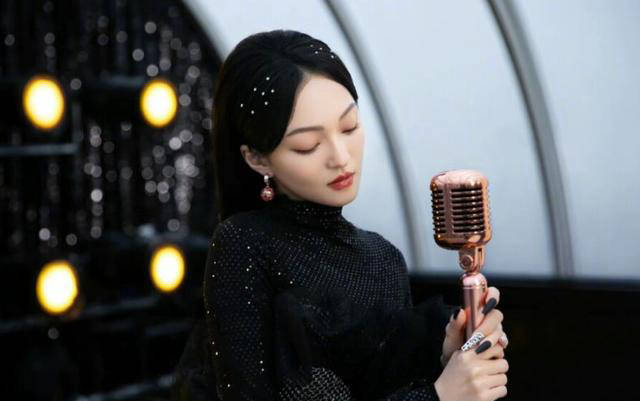 张韶涵明确表态受赞誉!台湾艺人态度分歧引热议!