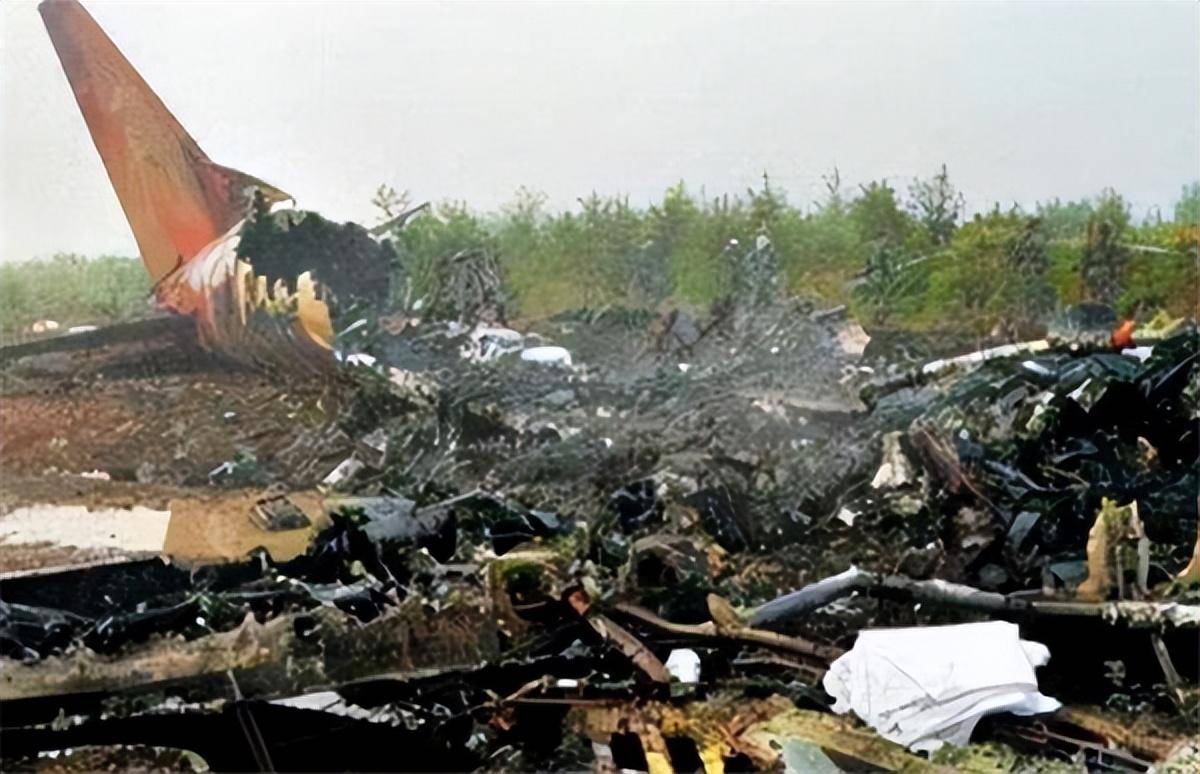 纪实:伊春空难:机长扔下乘客逃跑,致44人遇难,被判刑3年