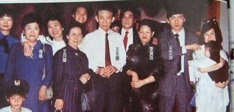 李宝珠并不满足,此时,王永庆已成为台湾首富,万众瞩目,她想要的是首富