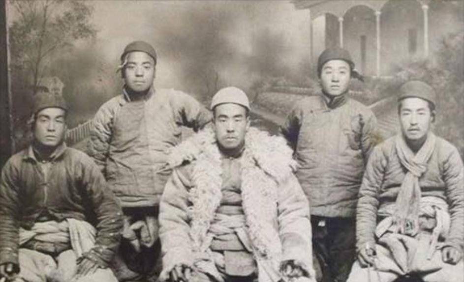 他是民国一大"毒瘤",曾横跨7省流窜,娶72位老婆,无恶不作_刘黑_土匪
