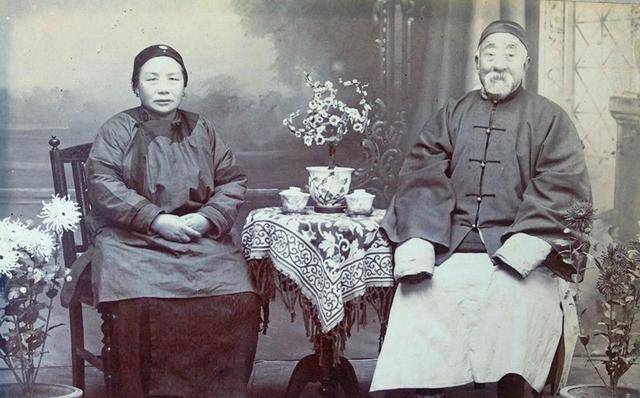 蒋介石出生之后王采玉和蒋肇聪都非常疼爱他,而王采玉和自己老公的