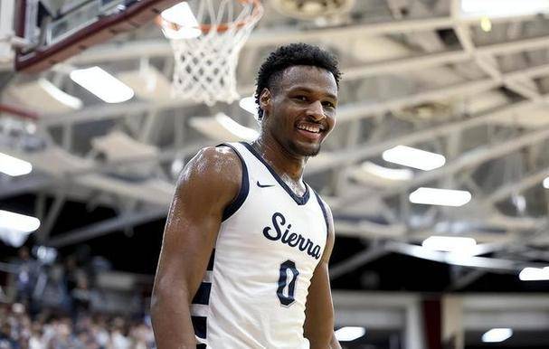 布朗尼·詹姆斯拒绝双向合同,目光直指湖人与太阳!