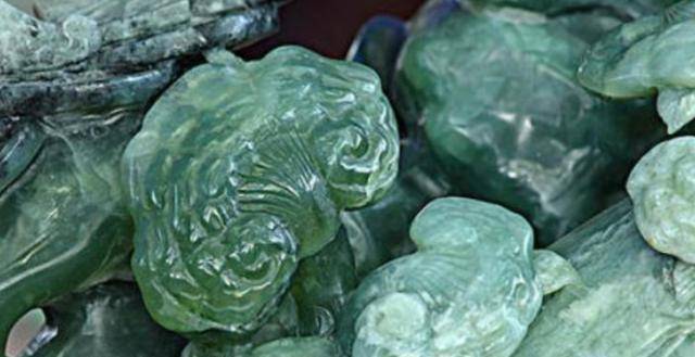 将玉塞入羊体内,3年后杀羊取出天价"血玉"