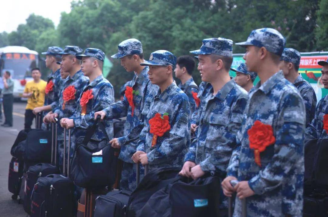 2024年秋季征兵:这4类人一定要积极参军入伍,有3类人不建议当兵