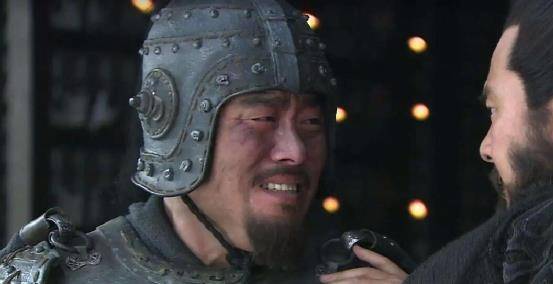 之战时谋士徐他等人想要谋反,结果被许褚察觉遭到诛杀;曹操阵前和马超