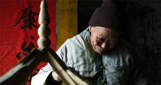 觉定法师:曾割肉喂病母,63年不吃油盐,一件僧衣穿40多年