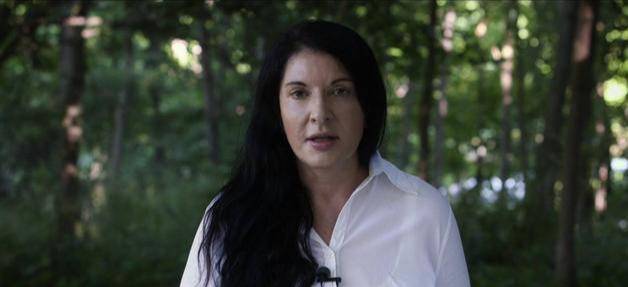 她揭露人性:一旦把决定权交给公众,离丧命就不远_阿布拉莫维奇_表演