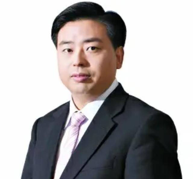 叶国富:从中专生逆袭集团董事长,靠卖小饰品挣下221亿身家