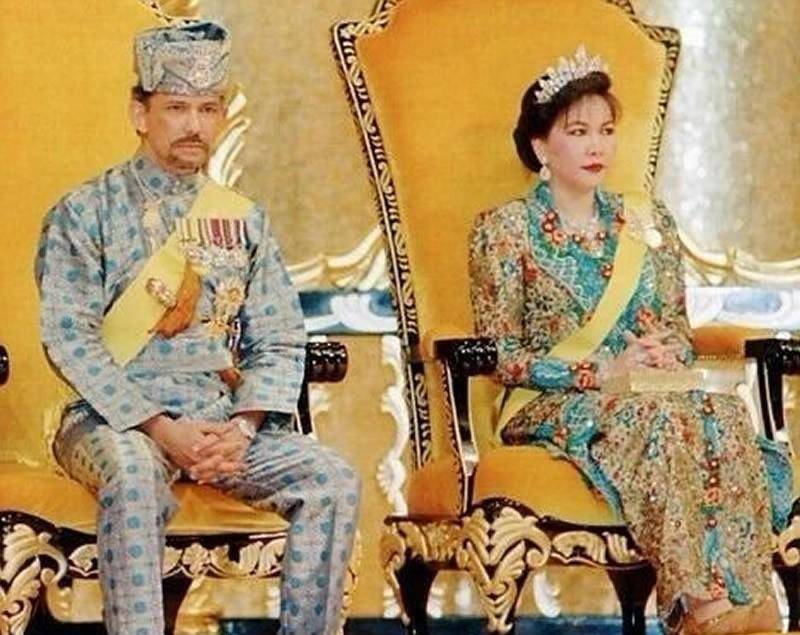 文莱国王:名下7000辆豪车,46万国民靠他养,他哪来的钱?