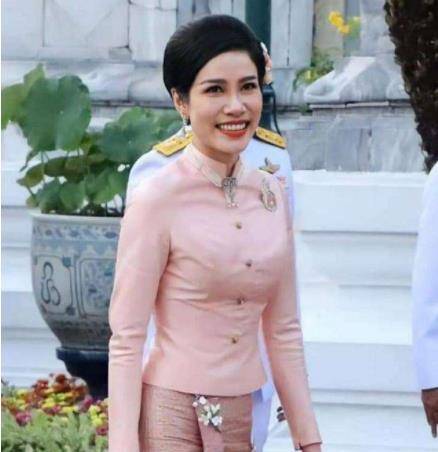 诗妮娜没法亮相典礼仪式,得罪苏提达王后,贵妃真是得不偿失