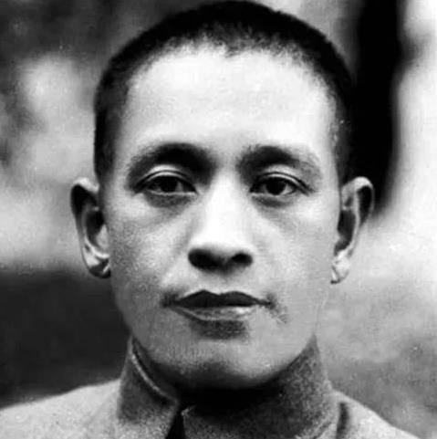 此人黄埔一期毕业,一生饱受争议,儿子和林青霞谈了20年的恋爱