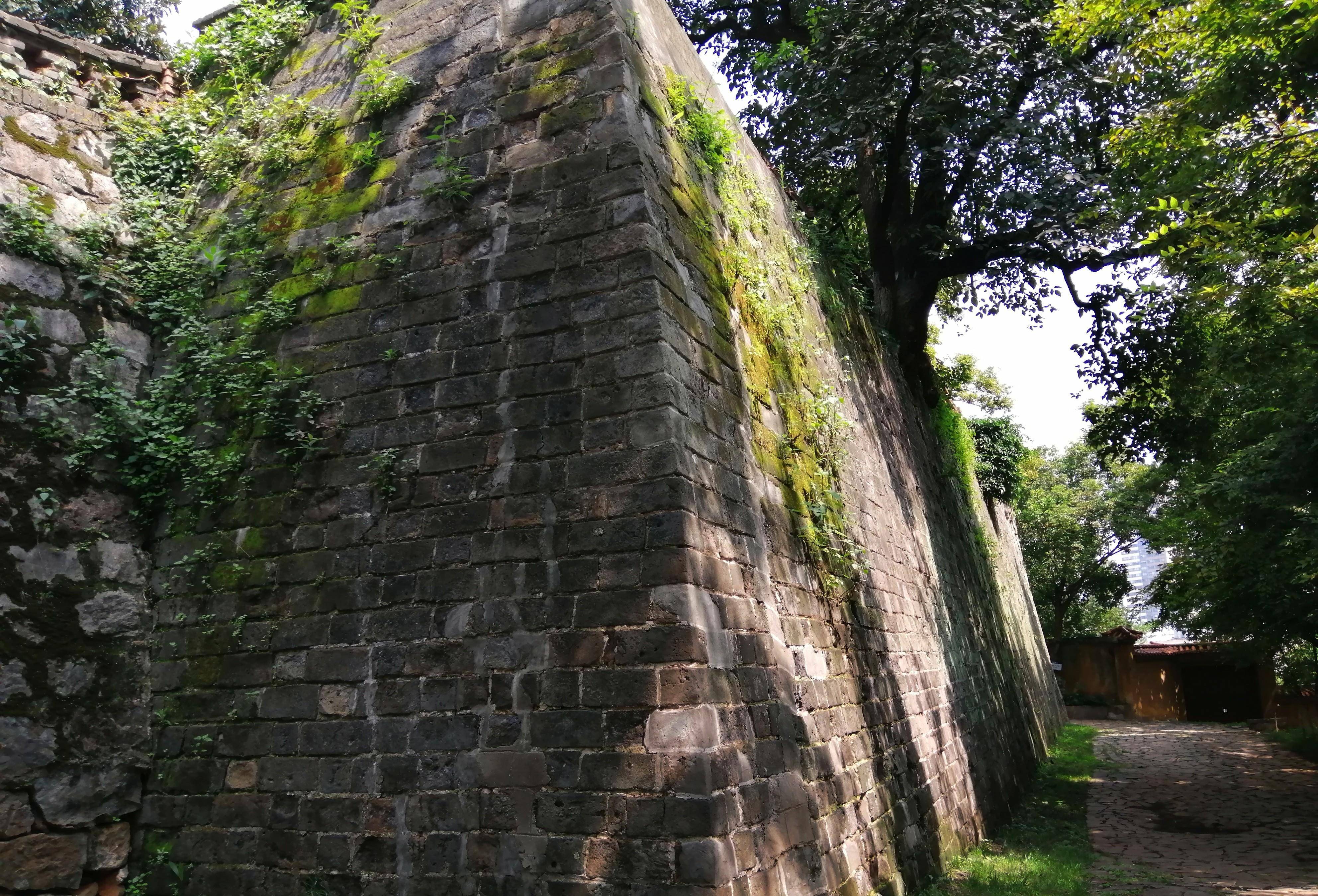 不用羡慕别人家,因为昆明城里也有一段明朝古城墙