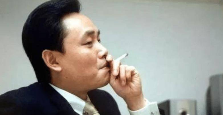 黄光裕:出身贫寒的广东富豪,建成庞大商业帝国