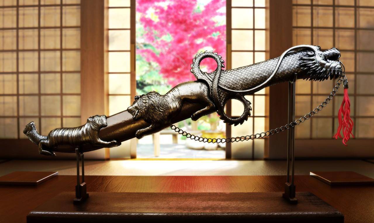 宝刀配英雄:水浒中三把刀,林冲一把,杨志一把,还有一把猜是谁