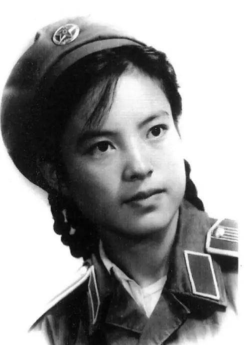 反串成名的王苏娅:从《五朵金花》到《战火中的青春》假小子高山