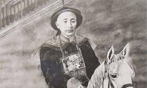 民国第一败家子,一次输掉一条街,晚年与李鸿章孙子大街上晒太阳