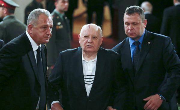 譬如在第比利斯事件中,苏军官兵按惯例奉命前去镇压,然后就有闹出人命