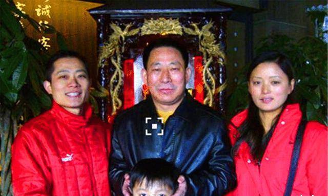 但是命运是曲折离奇的,张云琴竟然怀孕了,他们不舍得打掉,于是就偷偷