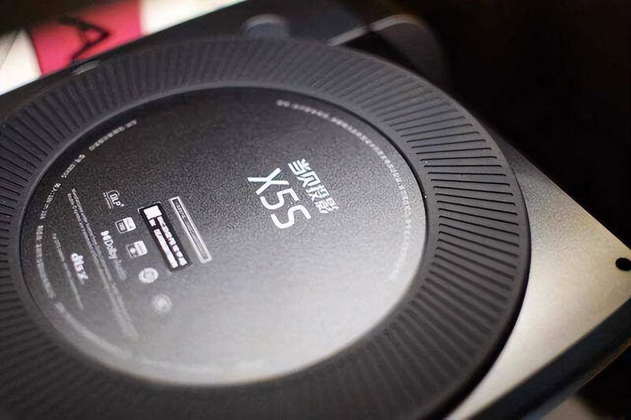 神奇的光影魔术师,当贝X5S激光投影仪,为你打造专属家庭影院