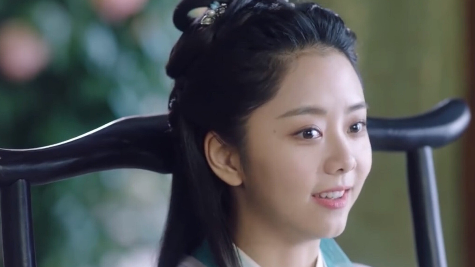 "陆绎一直都觉得今夏能把《桃夭》弹得那么有感觉,是一件非常神奇的