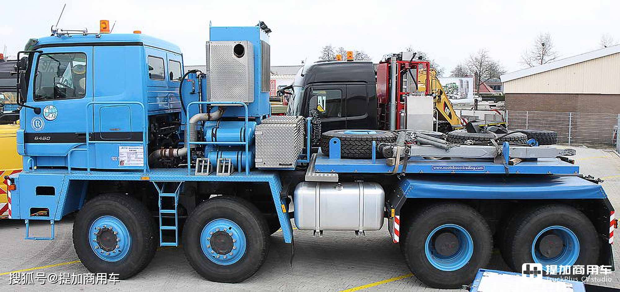 带你看德国titan 8x8大件牵引车,千吨强悍战力,火车头般庞大身躯