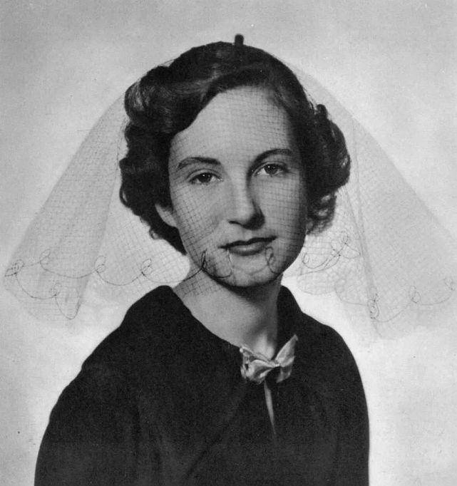 八卦英国王太后娘家,出过大佬但也丑闻不断