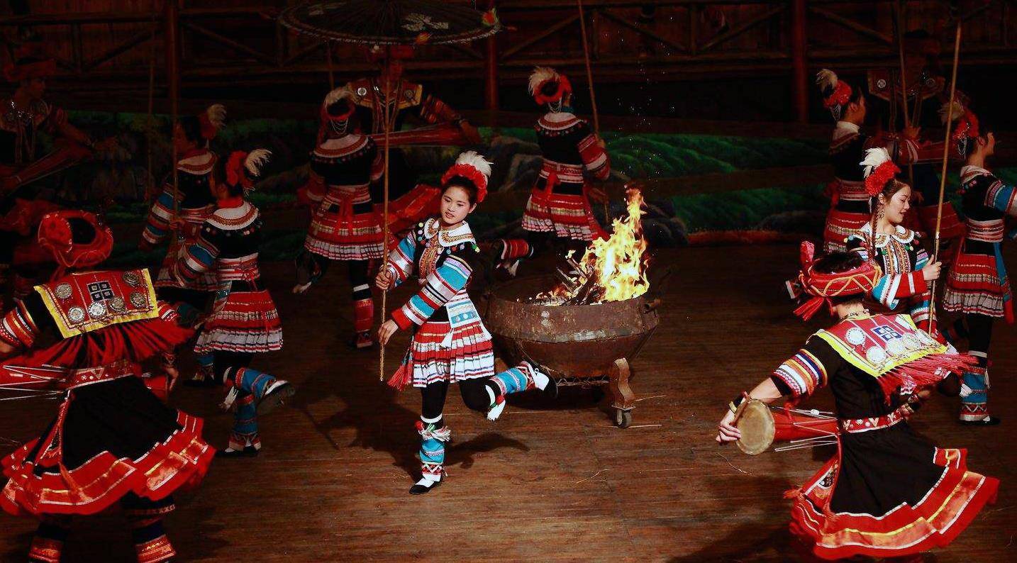 浅析瑶族服饰从"蛮"到"猺"的时代变迁