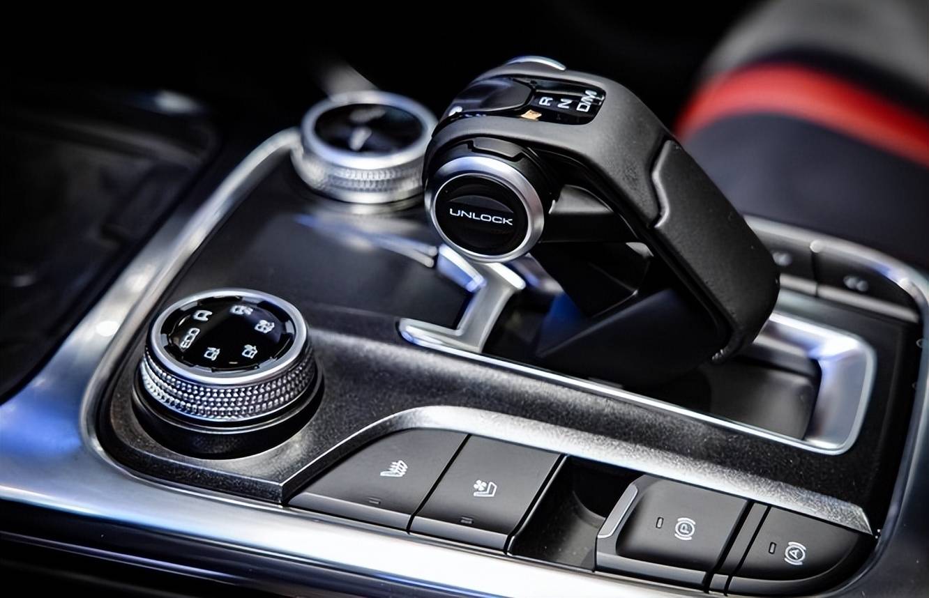 魏建军直播透露坦克300将推出柴油版:搭载2.4t柴油机