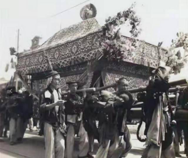 老北京丧礼上的杠夫:三年不开张,开张吃三年_棺材_过程_时候