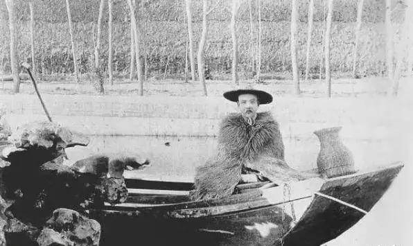 洗脚丫环因脚上两颗痣,被少爷求娶,生下一个总统儿子_袁保中_丫鬟