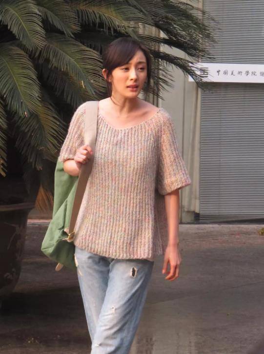 杨幂多年前拍戏照片曝光:造型土气脖子前倾,网友:果然