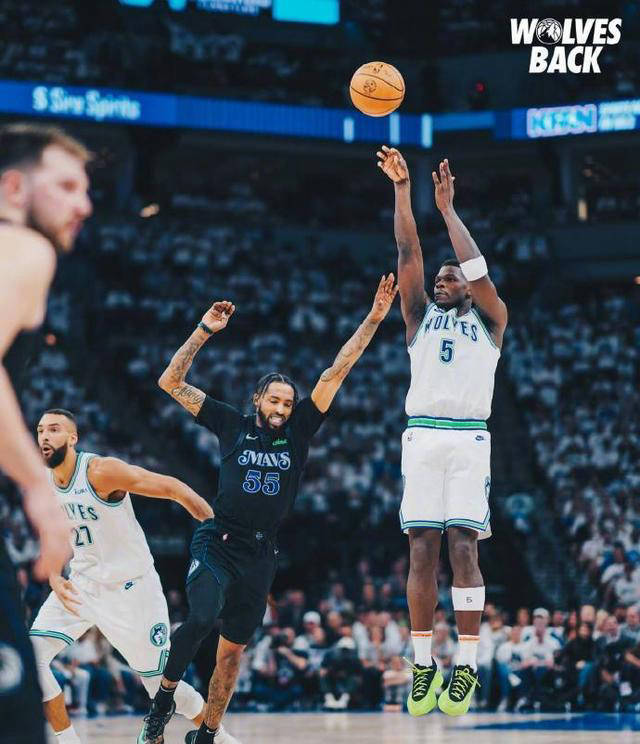 大逆转!东契奇致胜三分绝杀,欧文关键时刻发威,爱德华兹表现疲弱