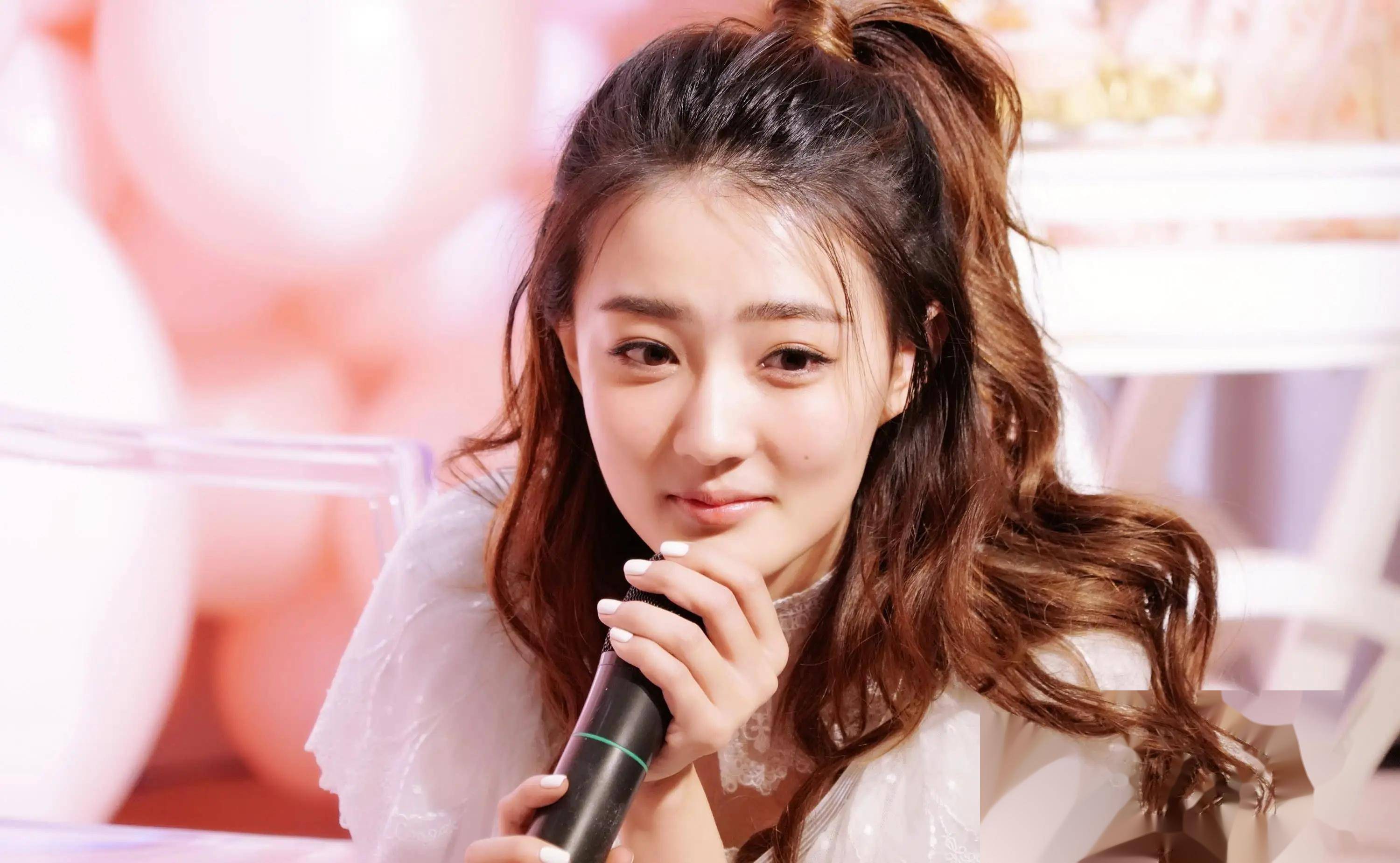 这谁顶得住!徐璐的绝美写真,女神的身材美得令人心动