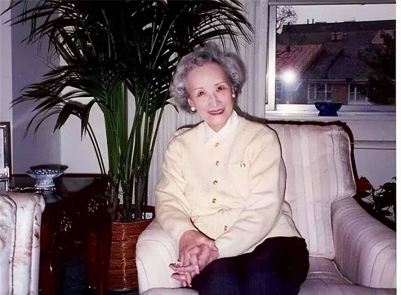 以便实现一个新时代女性的独立的郑念,此时却以一个英国留学经济学