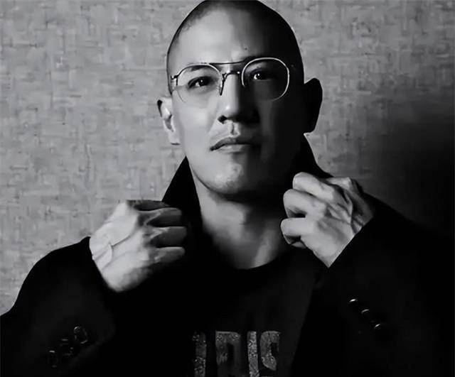 蒋家第四代蒋友柏,"完美贵公子"形象崩塌,自言:性格分裂严重