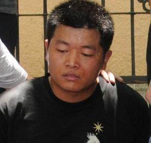 胡益华继续开车往金华方向走,在金港大道靠近曹宅镇附近,车子没油了