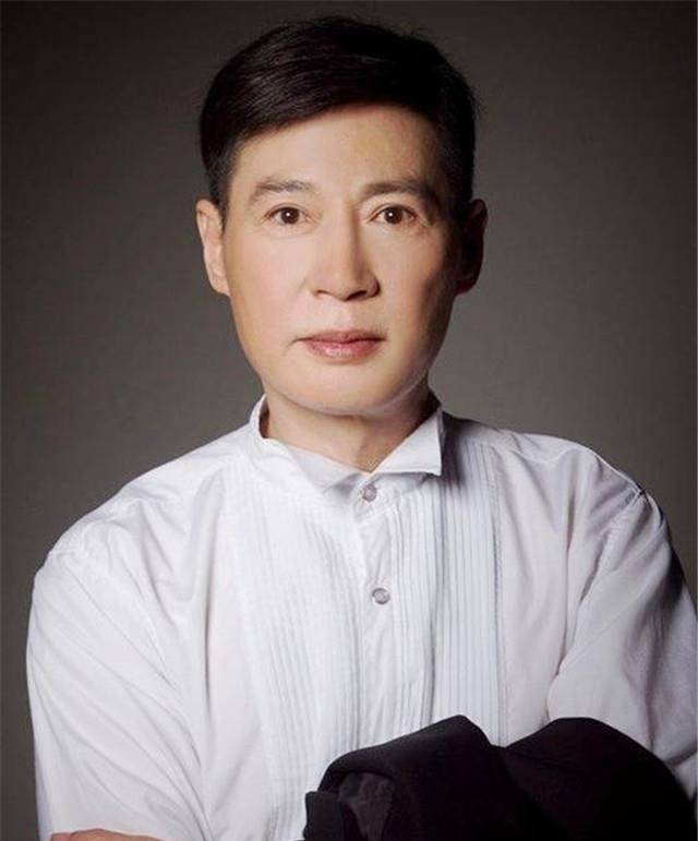 马晓伟:演技不输周里京,比唐国强还帅,如今过得低调幸福