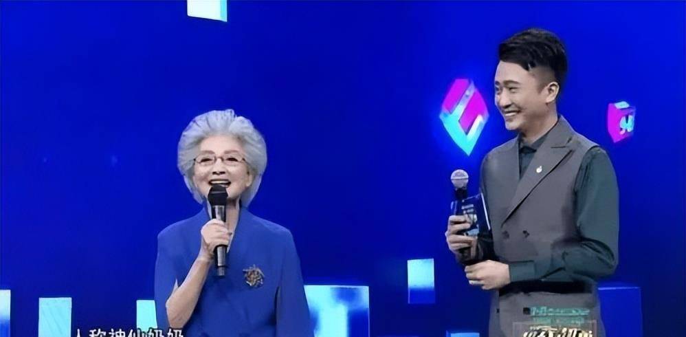 70岁出道,92岁直播带货,这位中国奶奶活出了我们羡慕的老年样子