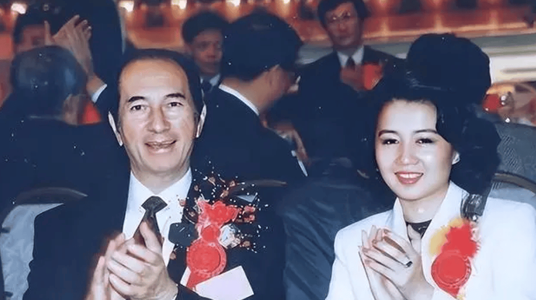 从命理看赌王何鸿燊一生的财富与情缘