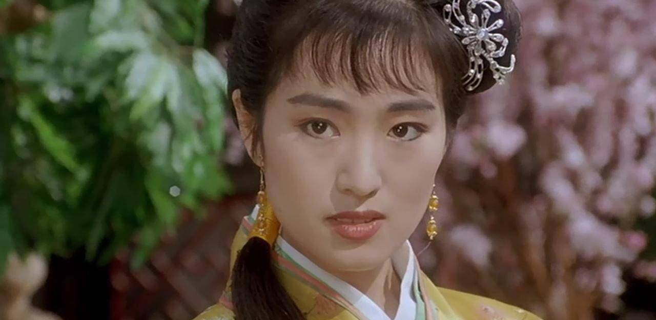周星驰《唐伯虎点秋香》中"赏花赏月赏秋香"的有什么深意?