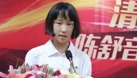 初一了,之后9岁参加高考,并且考上了湛江市内最好的中学——湛江二中