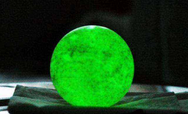 陕西男子赵社良,挖到6吨重夜明珠,专家估22亿,今却变"路灯"