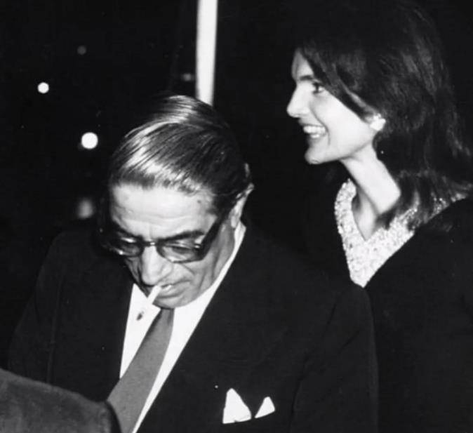 夫人:二婚为钱下嫁大23岁船王,被羞辱没拿到遗产_杰奎琳_肯尼迪_丈夫