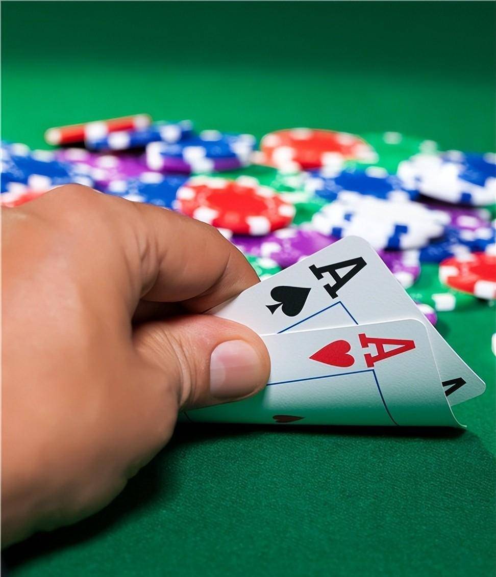 好比打德州扑克,如果是一个6人局的话,池底100块钱,一