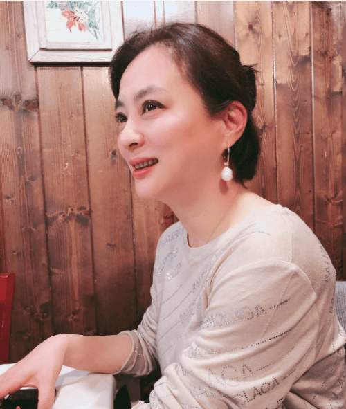 正在直播带货的李玲玉,曾经又多美她可是玉兔啊