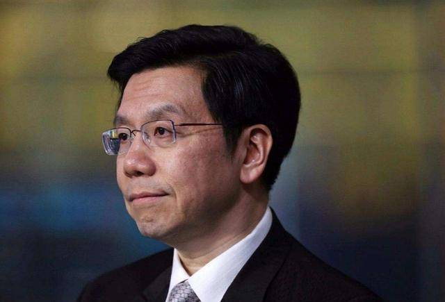 他拒绝美籍,将864家公司搬回中国,只为告知世界:我是中国人_李开复