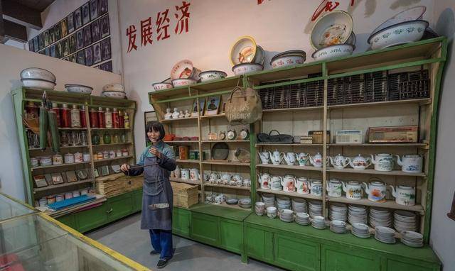 蛔蒿,是一种半灌木状的草本植物,本身拥有很强的驱虫功效.