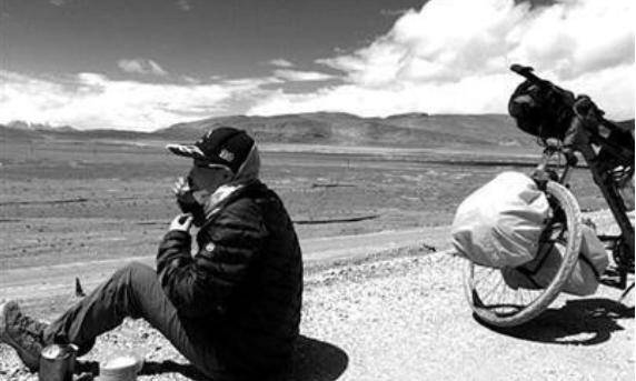 "恨国夫妇"跪舔美国,却让美国医疗教做人,看完就明白了_王思_舒炜