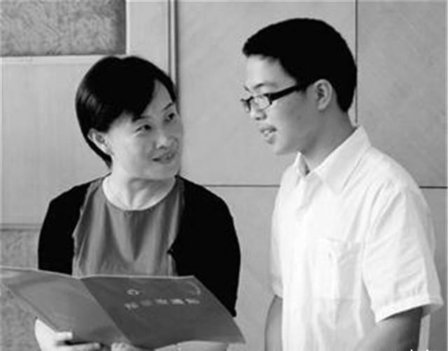 高考满分作文,755字有30字老师不认识,阅卷组长写近2000字注释_王云飞